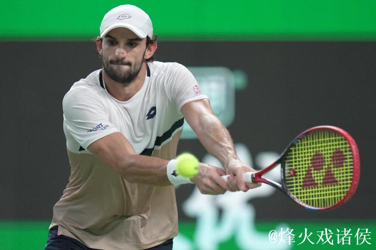 瓦舍罗2-1力克林德克内希 首捧上海大师赛冠军奖杯